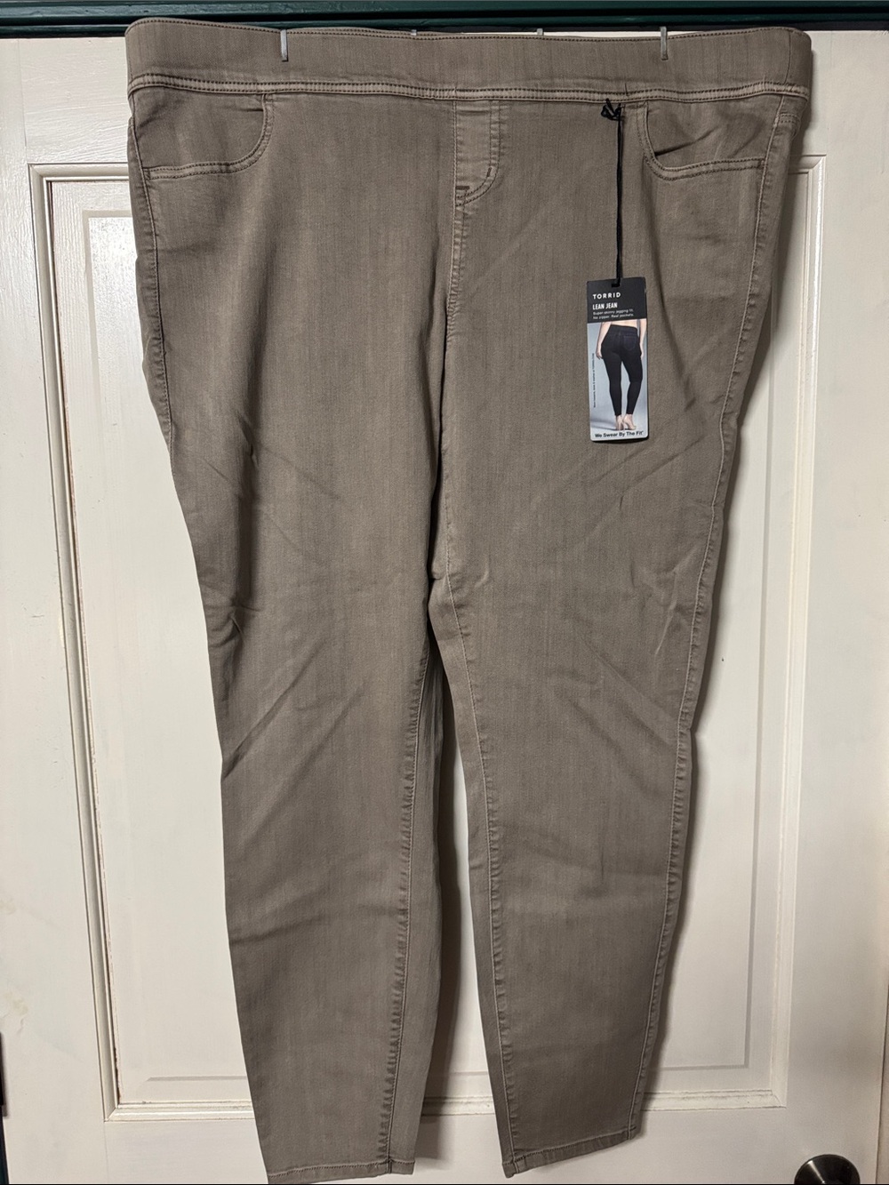 NWT - torrid Women’s Pull-On Skinny Denim Pants in Taupe
